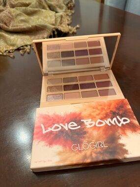 Love Bomb Eyeshadow Palette — Warm Pink & Neutral Tones & Sparkling Pinks